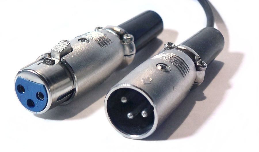 موصل XLR (أنثى)